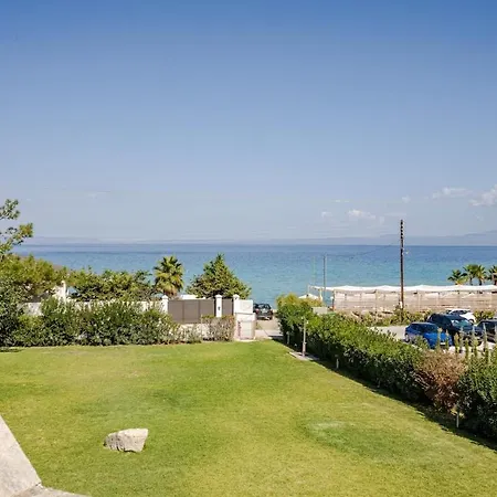 Seafront Family House Holiday home *
