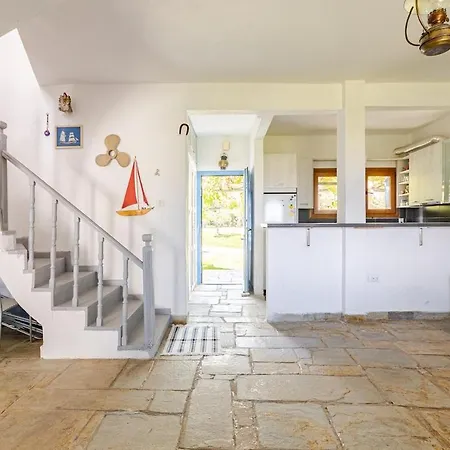 Seafront Family House *
