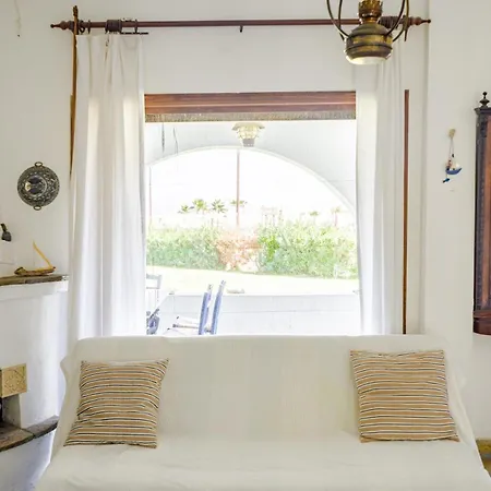 Seafront Family House Holiday home Polychrono